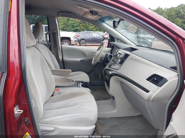 2014 TOYOTA SIENNA LE V6 8 PASSENGER