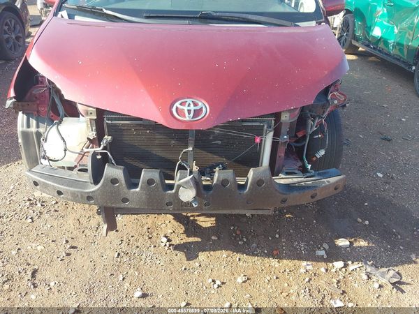 2014 TOYOTA SIENNA LE V6 8 PASSENGER