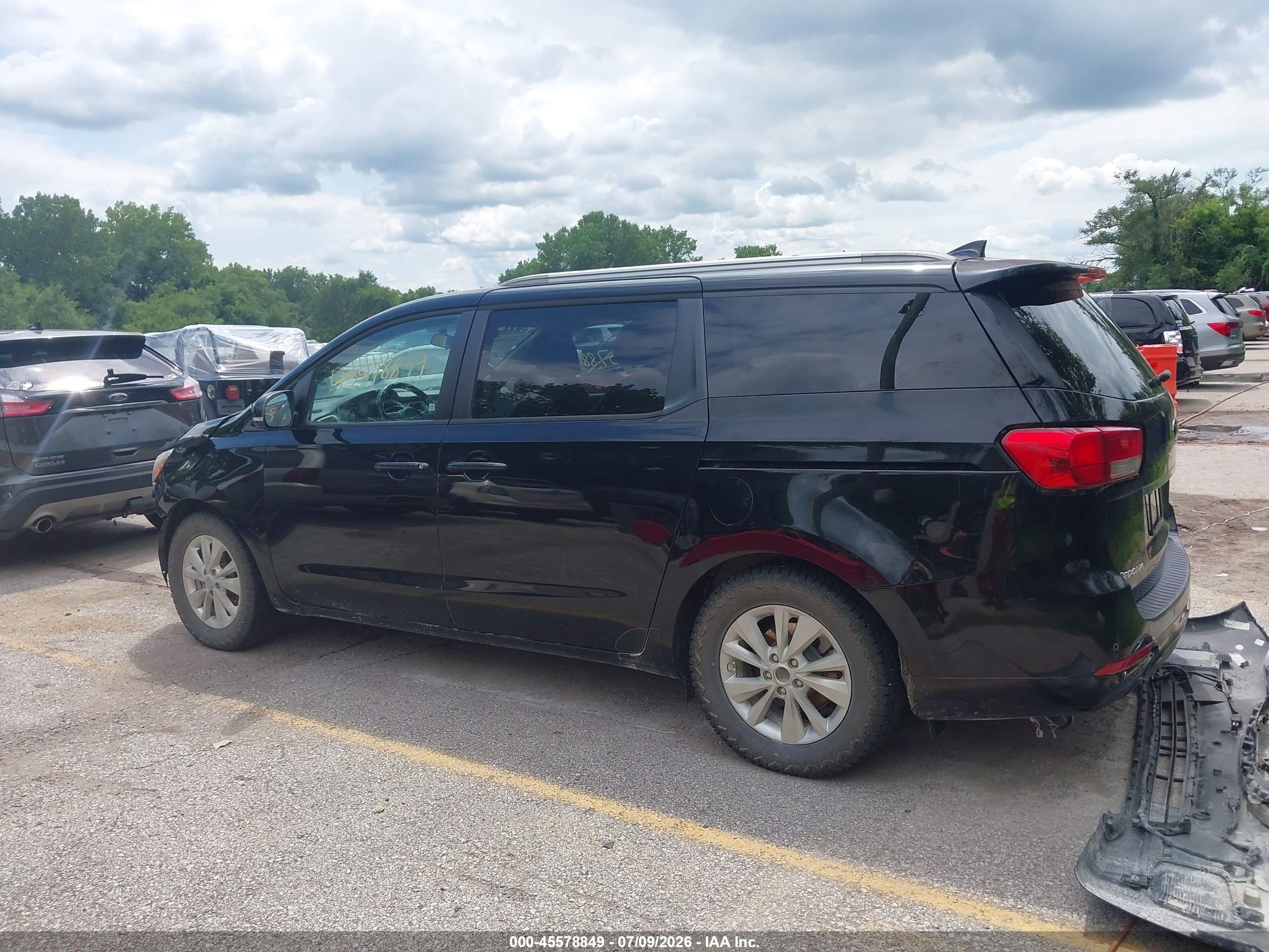 2017 KIA SEDONA LX