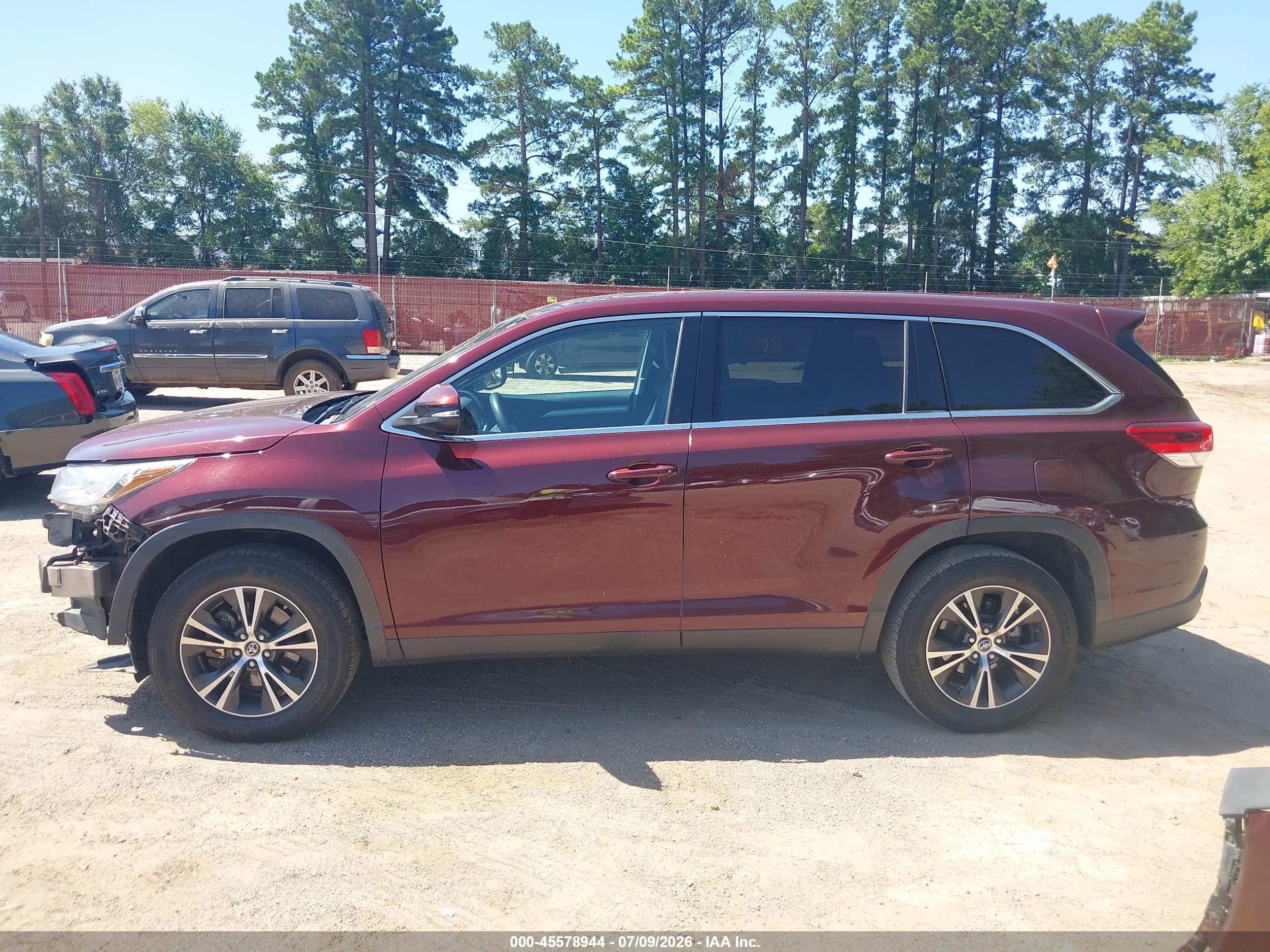 2019 TOYOTA HIGHLANDER LE