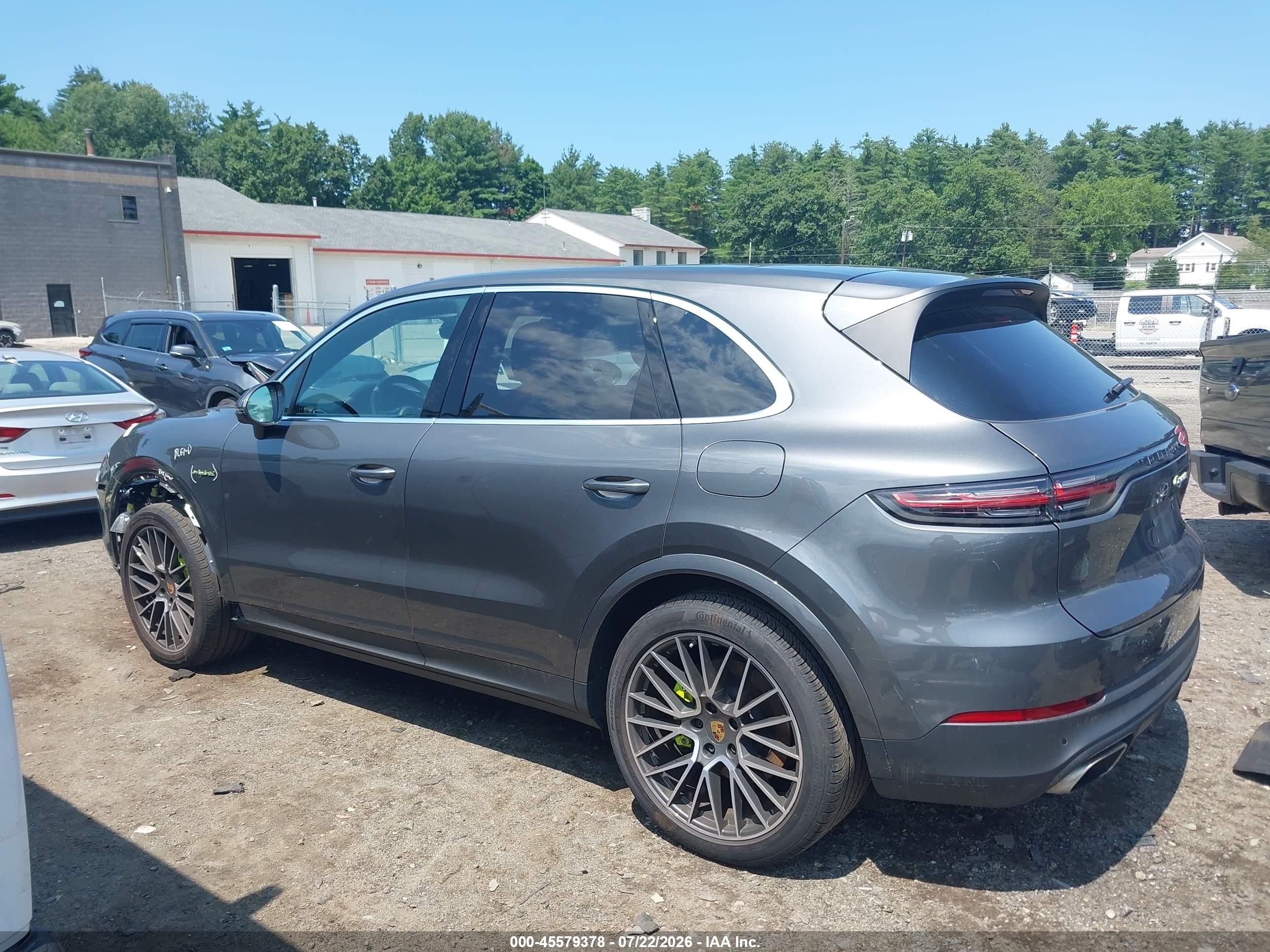 2022 PORSCHE CAYENNE E-HYBRID PLATINUM EDITION