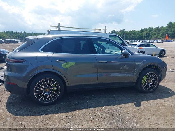 2022 PORSCHE CAYENNE E-HYBRID PLATINUM EDITION