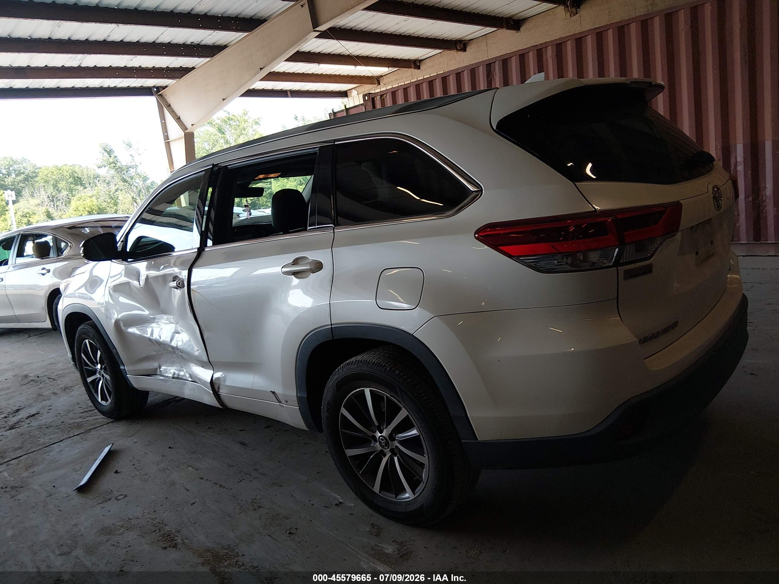 2017 TOYOTA HIGHLANDER XLE