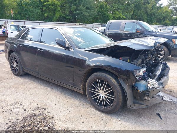 2014 CHRYSLER 300 — I1