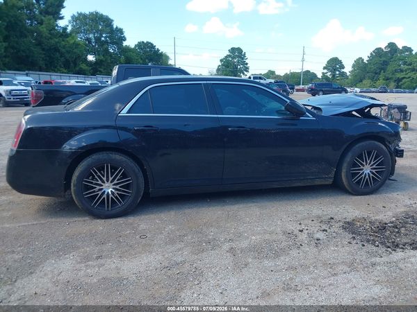 2014 CHRYSLER 300 — I116