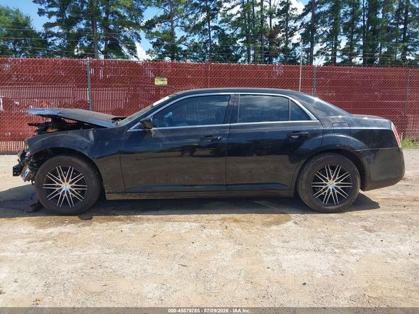 2014 CHRYSLER 300 — I117