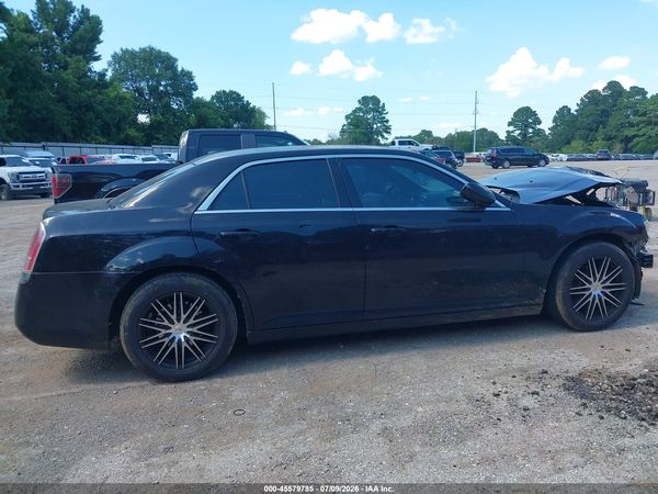 2014 CHRYSLER 300 — I152