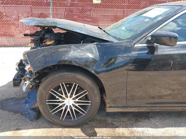2014 CHRYSLER 300 — I153