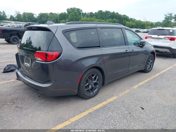 2019 CHRYSLER PACIFICA LIMITED — I4