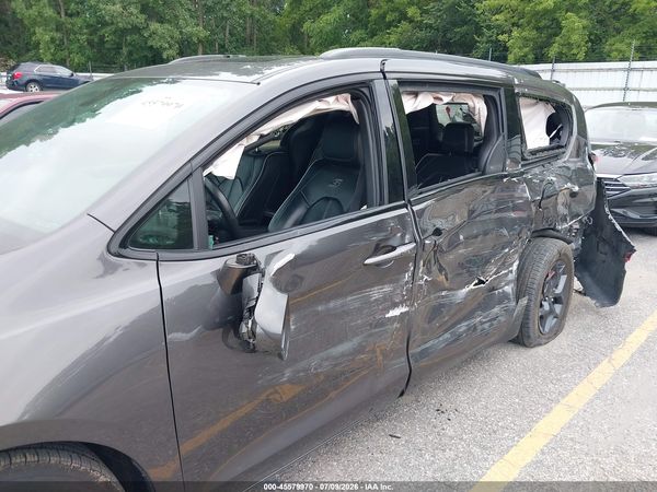 2019 CHRYSLER PACIFICA LIMITED — I6