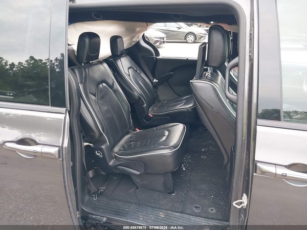2019 CHRYSLER PACIFICA LIMITED — I8