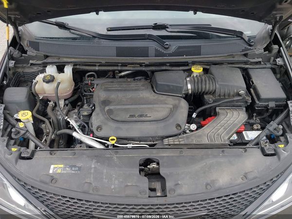 2019 CHRYSLER PACIFICA LIMITED — I10