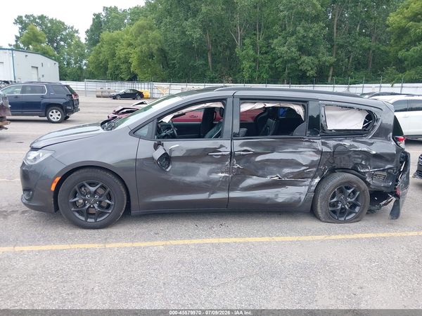 2019 CHRYSLER PACIFICA LIMITED — I117