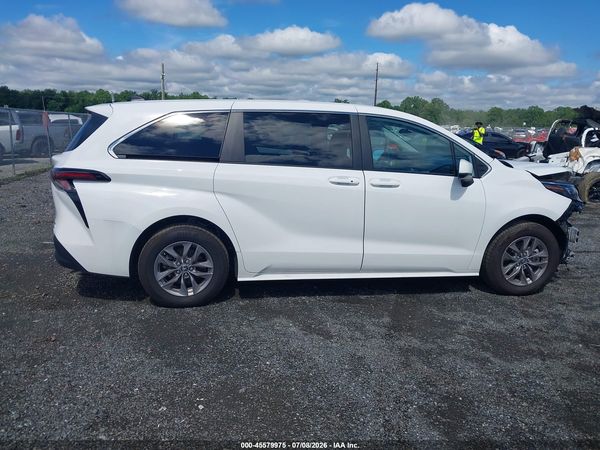 2024 TOYOTA SIENNA LE