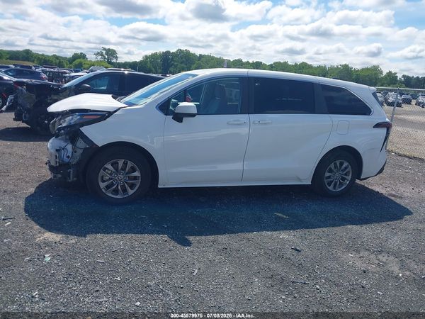 2024 TOYOTA SIENNA LE