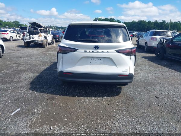 2024 TOYOTA SIENNA LE