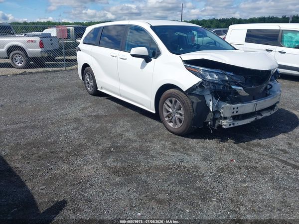 2024 TOYOTA SIENNA LE