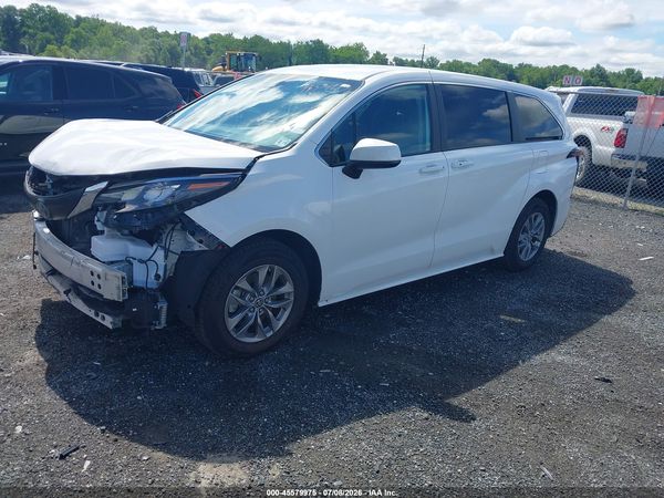 2024 TOYOTA SIENNA LE
