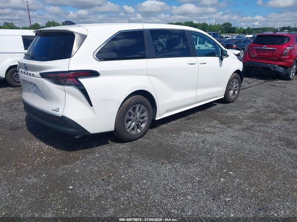 2024 TOYOTA SIENNA LE