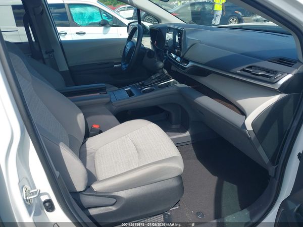 2024 TOYOTA SIENNA LE
