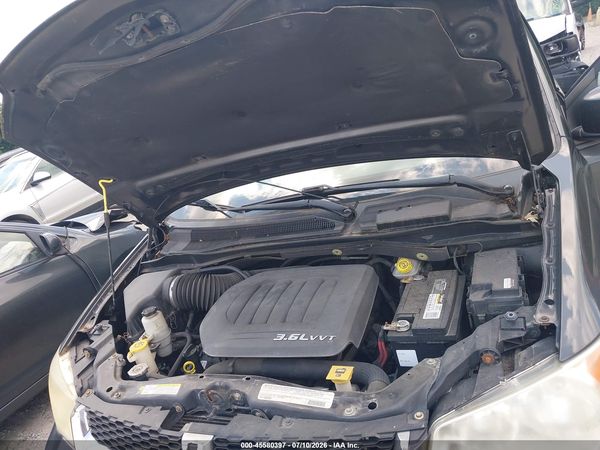 2012 DODGE GRAND CARAVAN SXT — I10