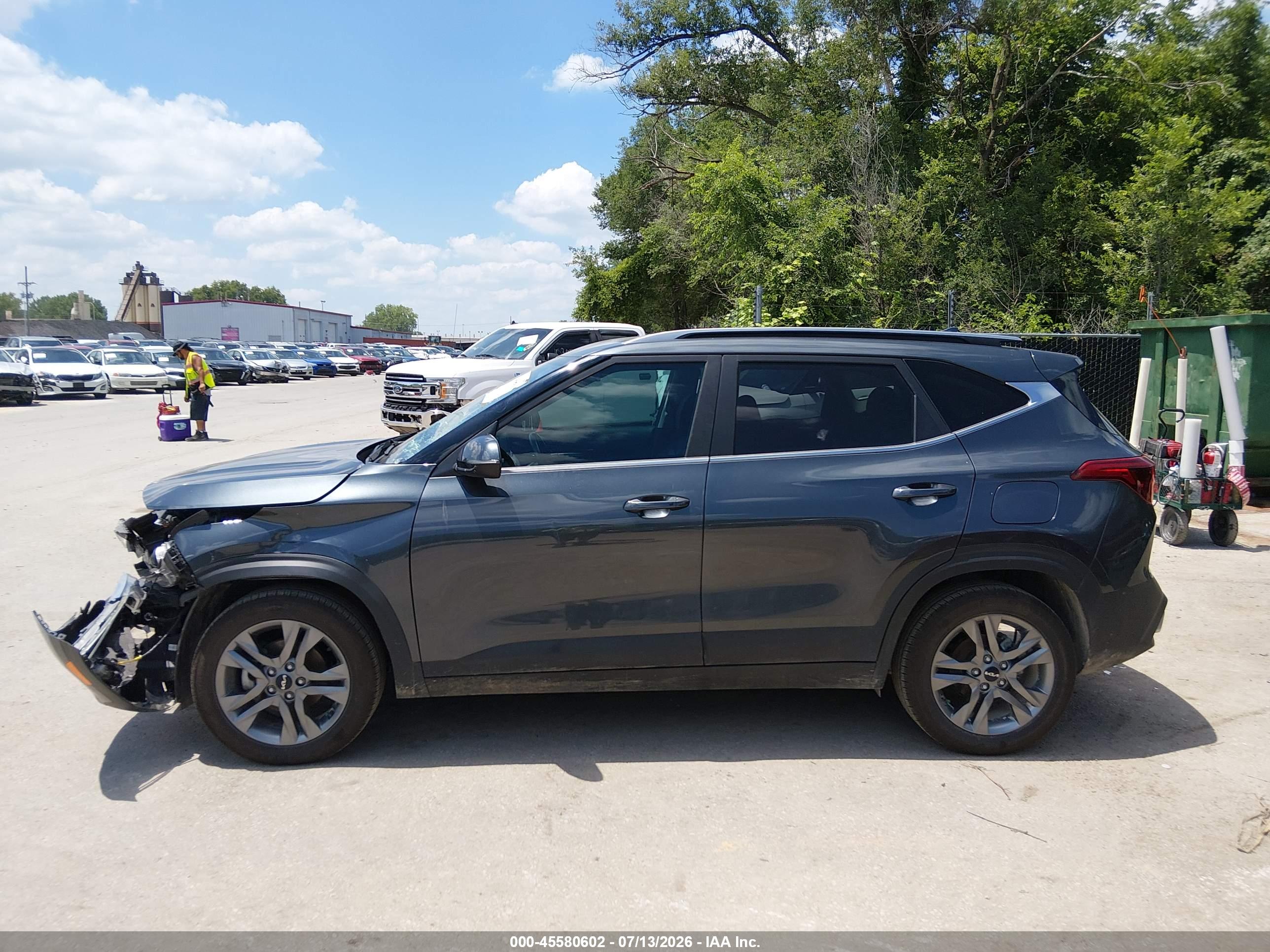 2023 KIA SELTOS S