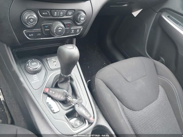 2019 JEEP CHEROKEE LATITUDE 4X4