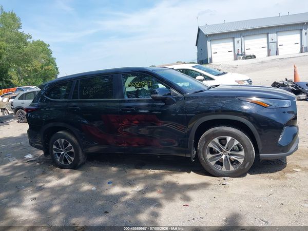 2026 TOYOTA HIGHLANDER XLE