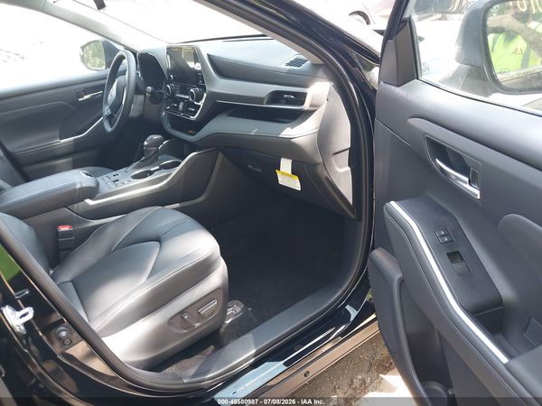 2026 TOYOTA HIGHLANDER XLE