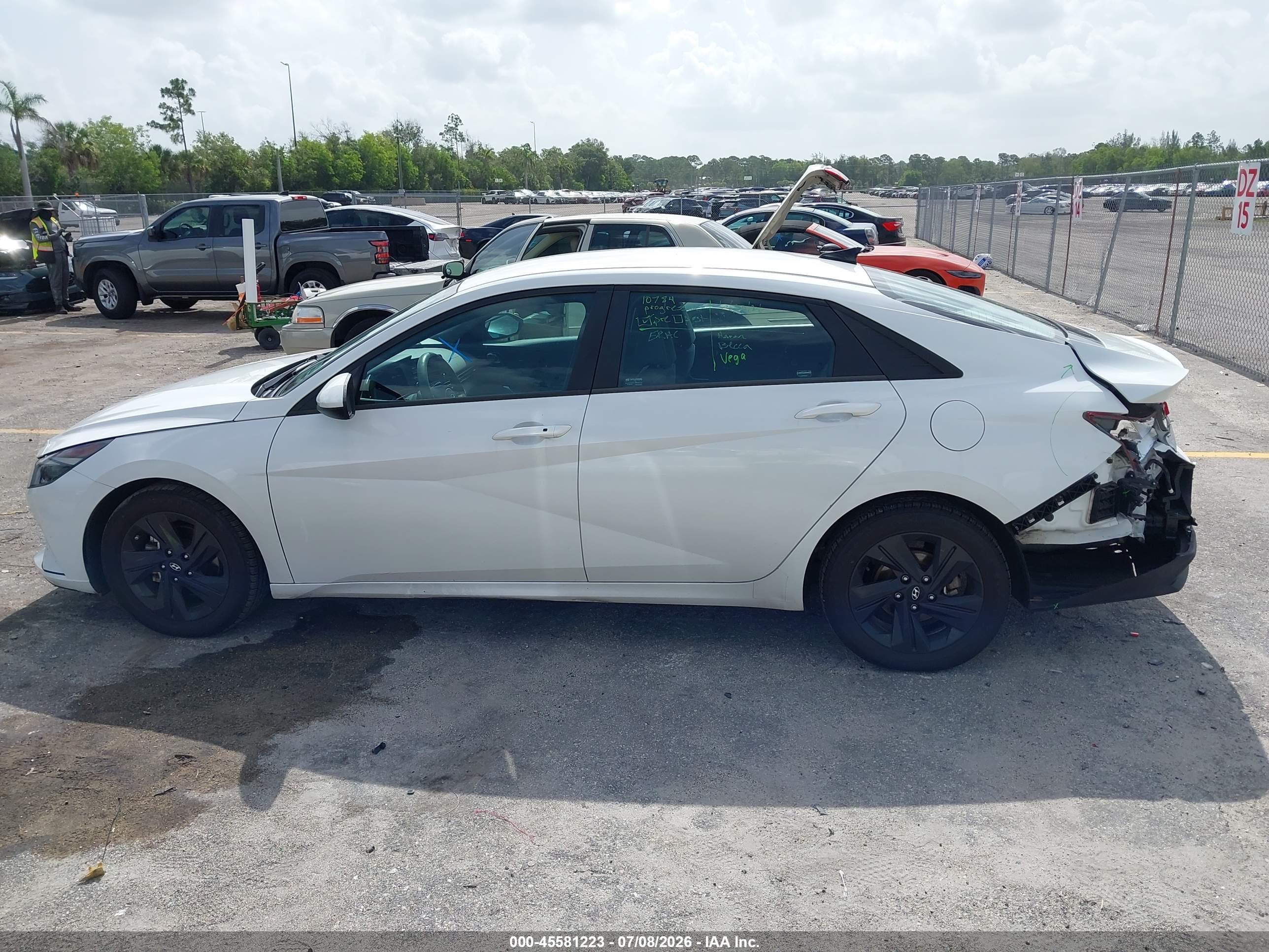 2022 HYUNDAI ELANTRA SEL
