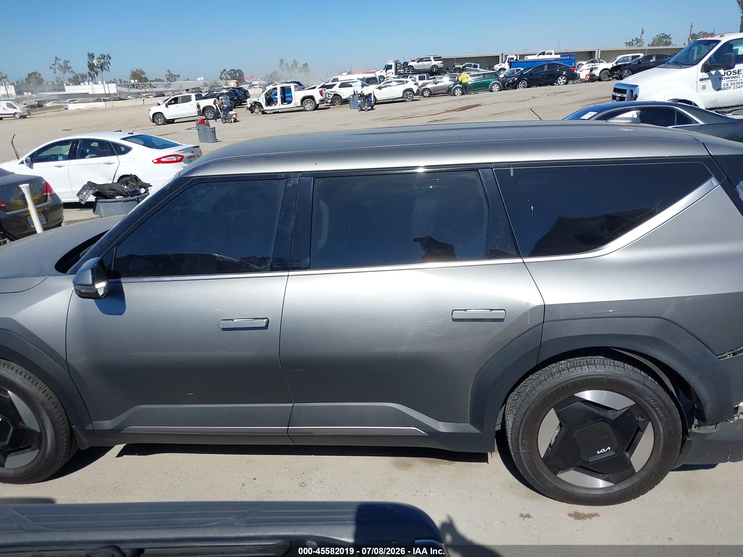 2024 KIA EV9 LIGHT LONG RANGE