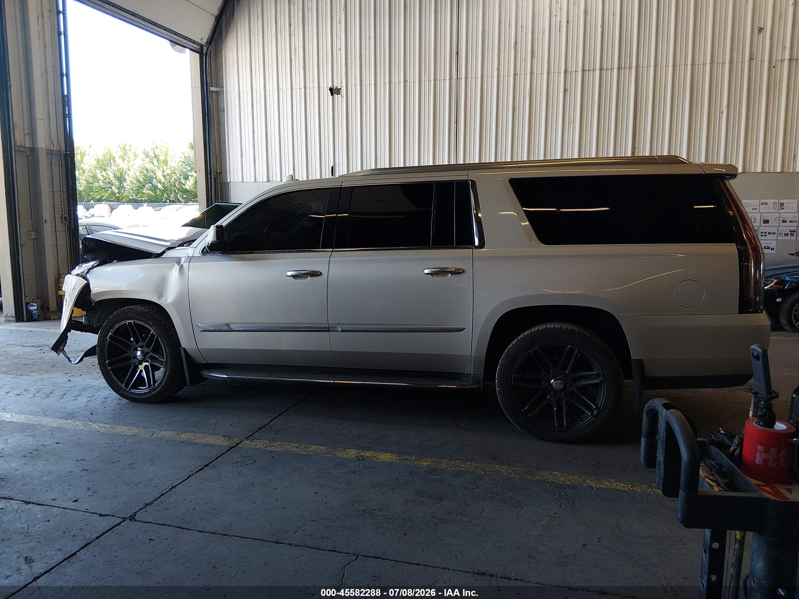 2016 CADILLAC ESCALADE ESV LUXURY COLLECTION
