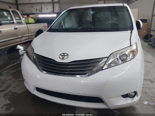2014 TOYOTA SIENNA XLE V6 8 PASSENGER