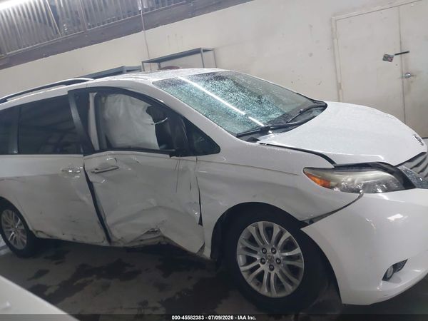 2014 TOYOTA SIENNA XLE V6 8 PASSENGER