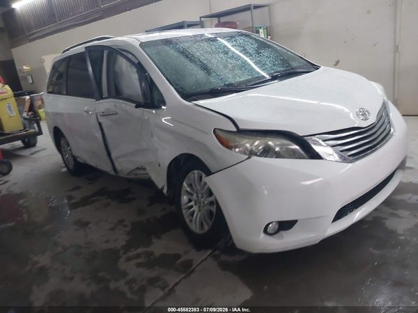 2014 TOYOTA SIENNA XLE V6 8 PASSENGER
