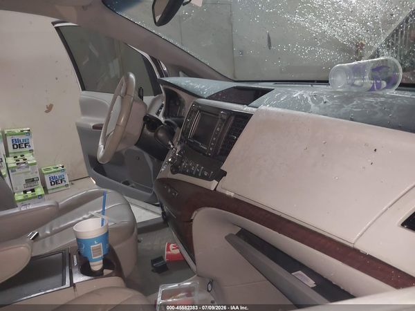 2014 TOYOTA SIENNA XLE V6 8 PASSENGER