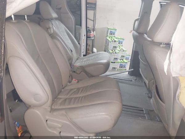 2014 TOYOTA SIENNA XLE V6 8 PASSENGER