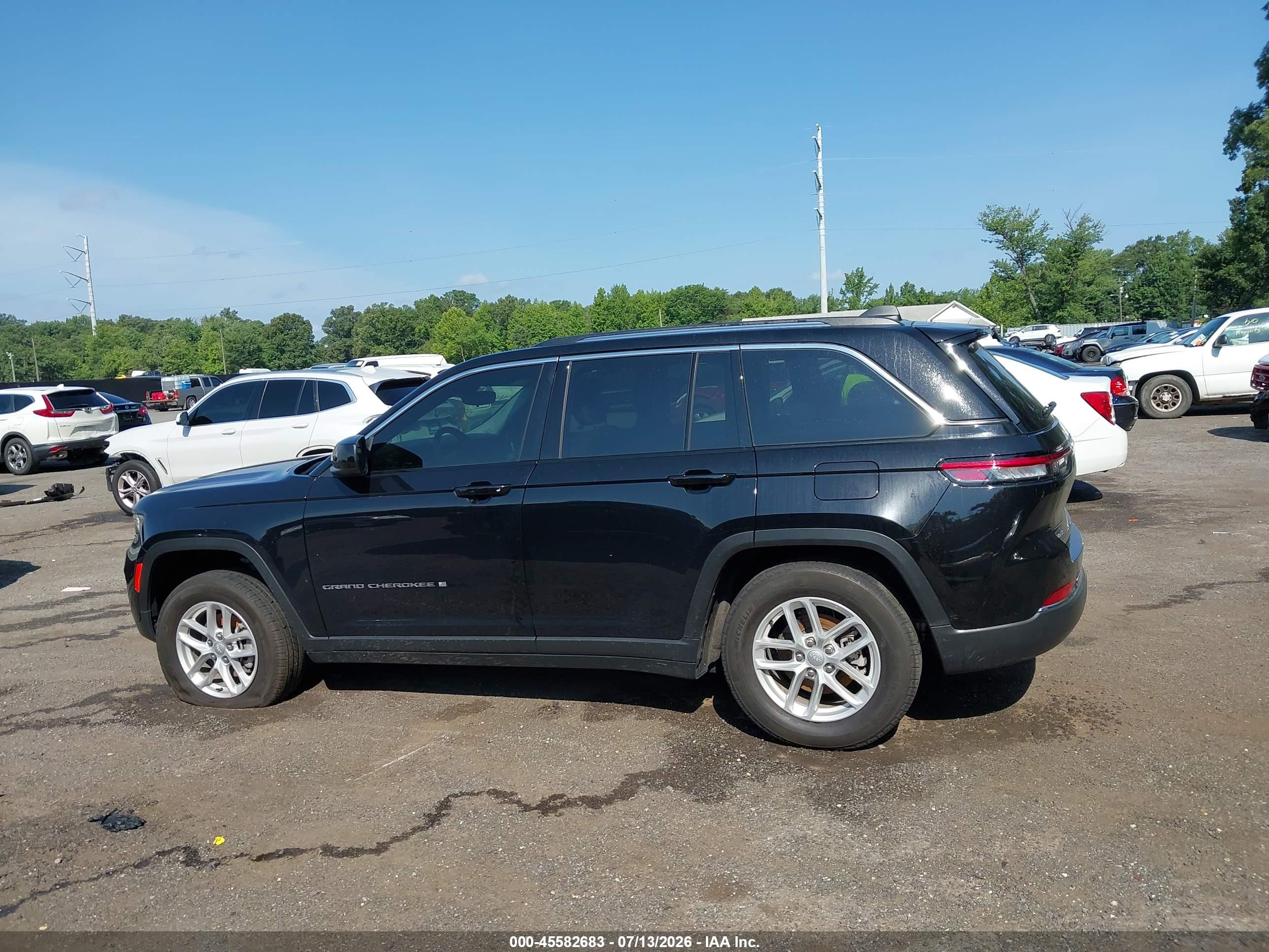 2024 JEEP GRAND CHEROKEE LAREDO X 4X4