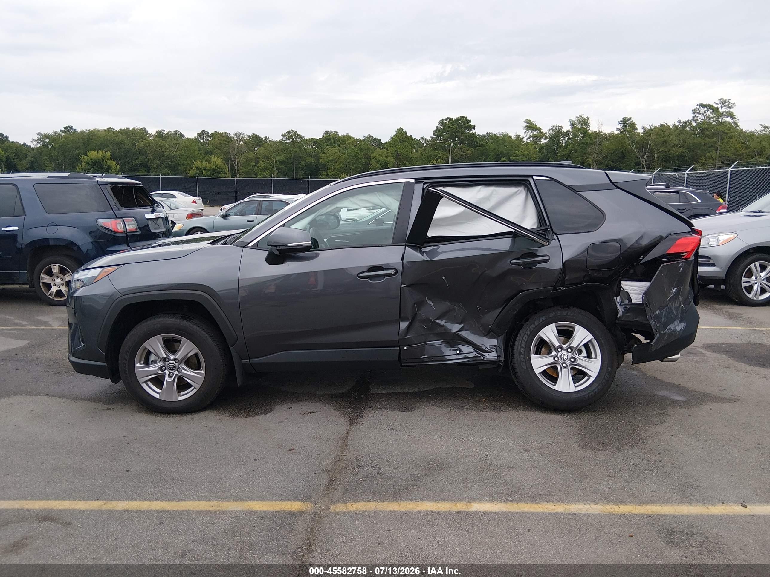 2025 TOYOTA RAV4 XLE