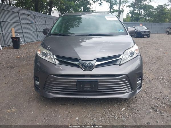 2018 TOYOTA SIENNA XLE 8 PASSENGER
