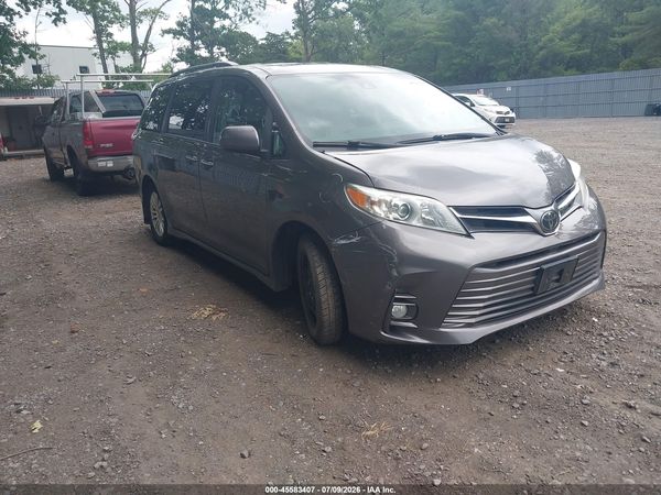2018 TOYOTA SIENNA XLE 8 PASSENGER