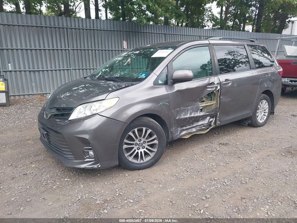 2018 TOYOTA SIENNA XLE 8 PASSENGER