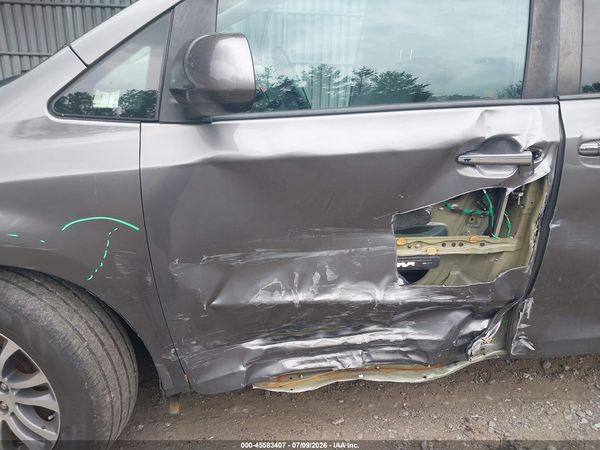 2018 TOYOTA SIENNA XLE 8 PASSENGER