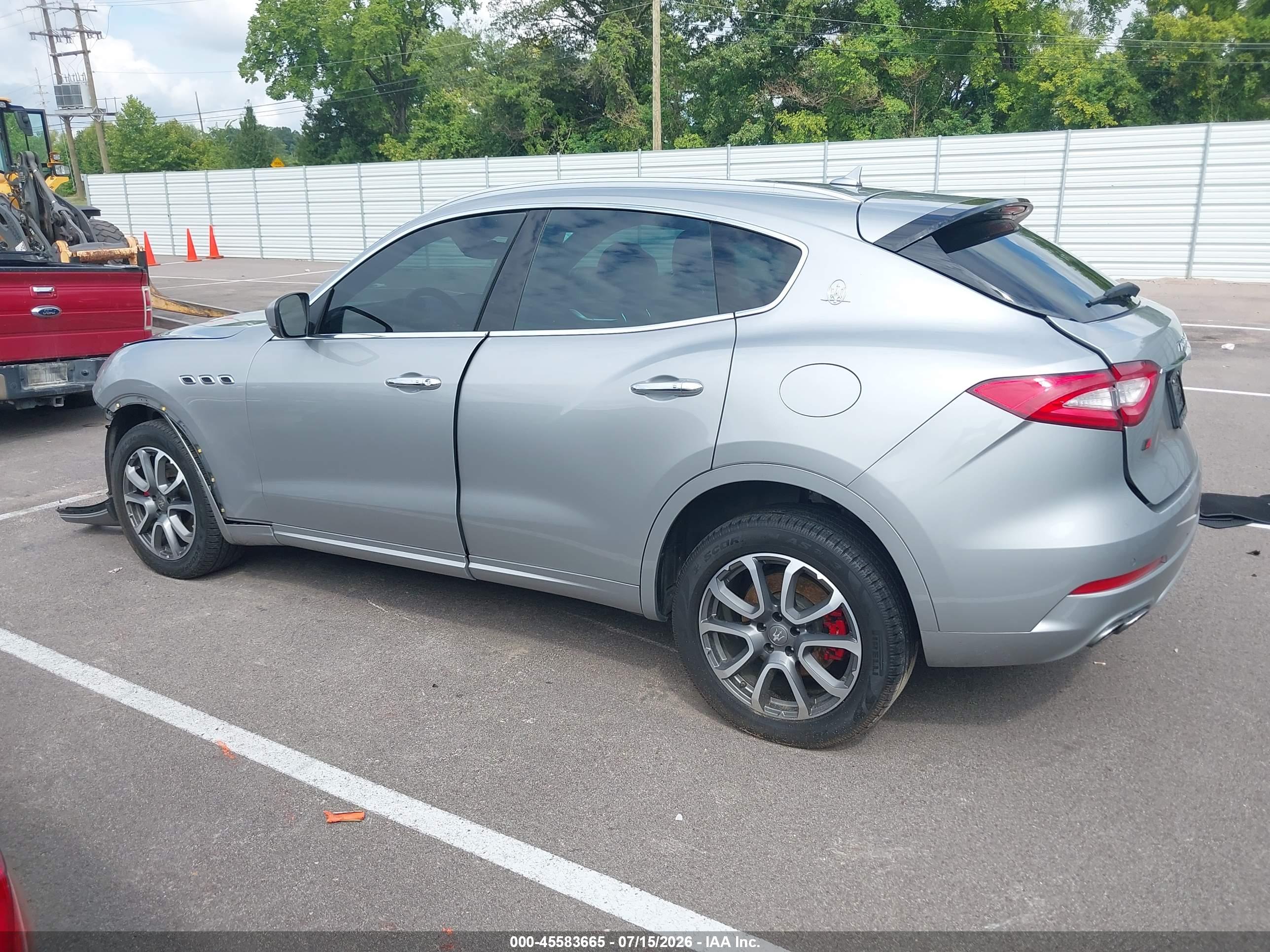 2017 MASERATI LEVANTE Luxury