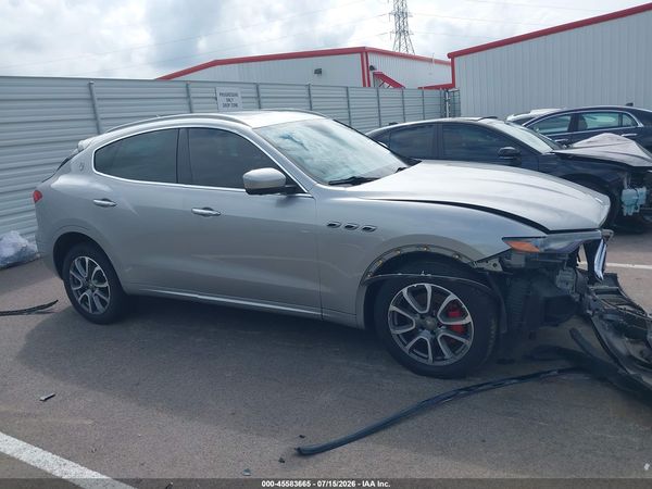 2017 MASERATI LEVANTE Luxury