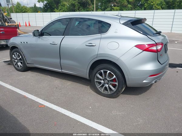 2017 MASERATI LEVANTE Luxury