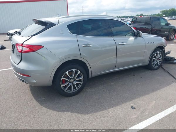 2017 MASERATI LEVANTE Luxury