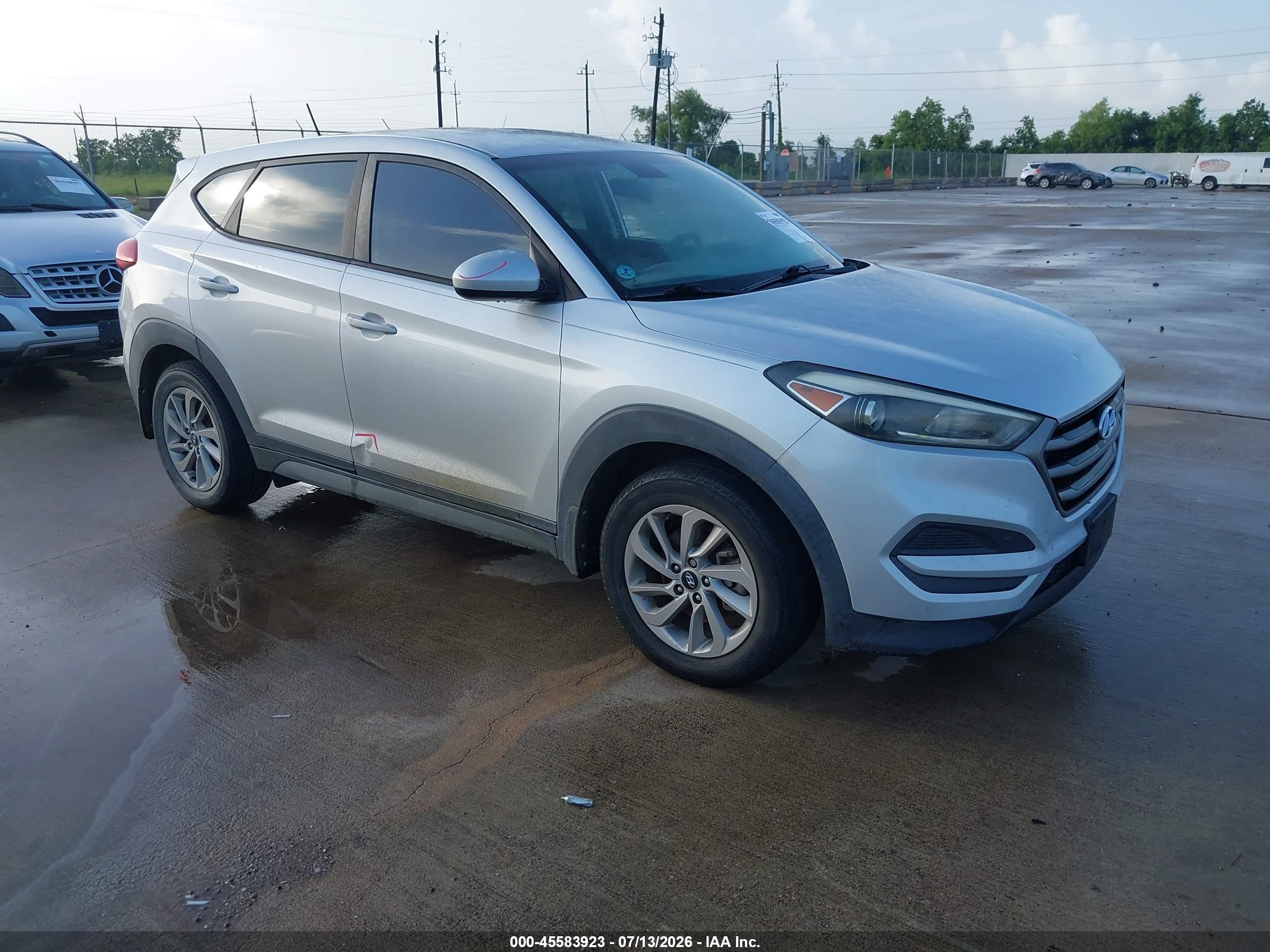 2016 HYUNDAI TUCSON SE