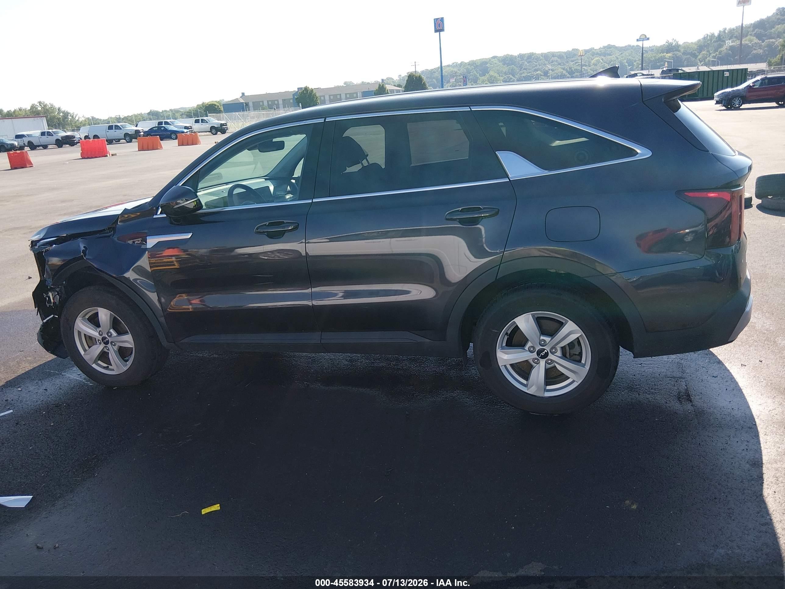 2025 KIA SORENTO LX