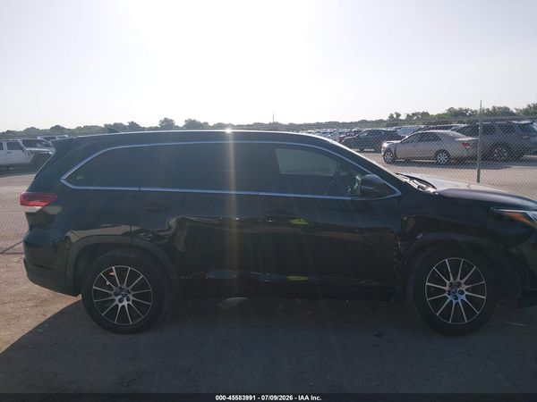 2017 TOYOTA HIGHLANDER SE